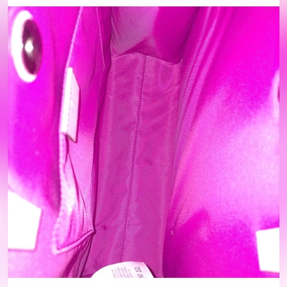 Gucci GG Supreme 3D Strawberry tote bag - Picture 9 of 10